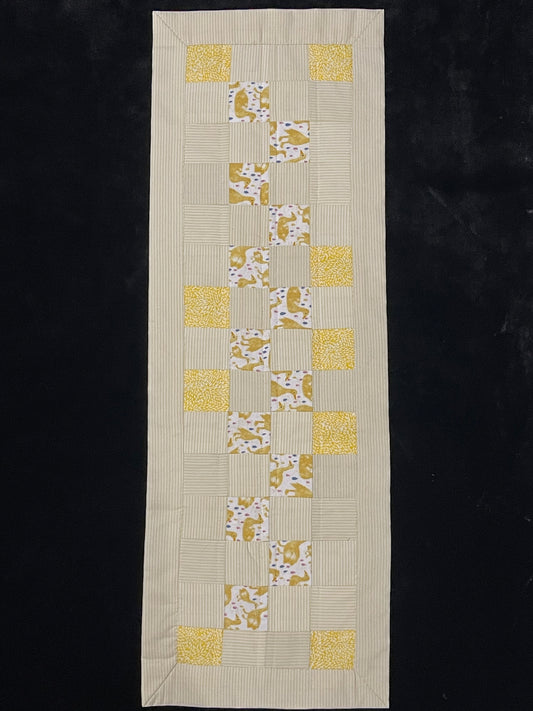 Yellow shelf quilt